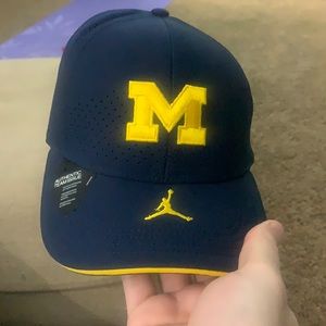 Adult unisex Nike Michigan hat size S/M (CT0433 419)